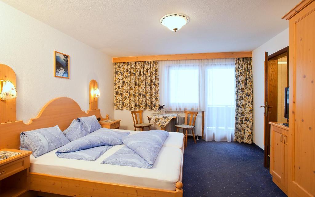 Gaestehaus Helga Längenfeld Kamer foto